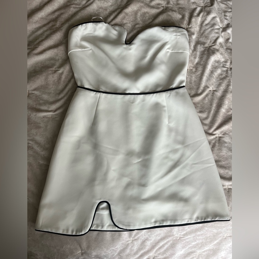 Day + Moon Elegant White Strapless Dress